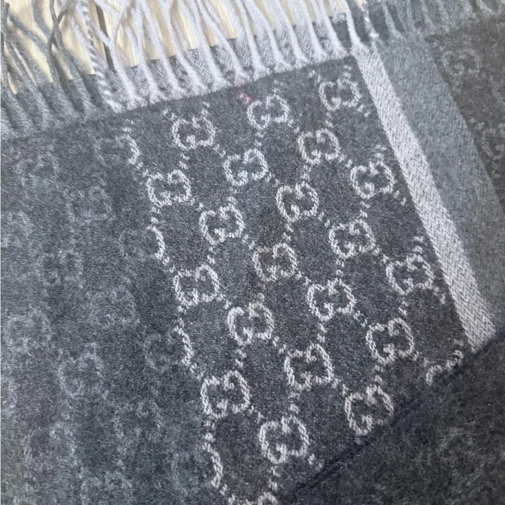 Brand new Gucci Gray Cashmere Scarf / shawl with box and tag unisex